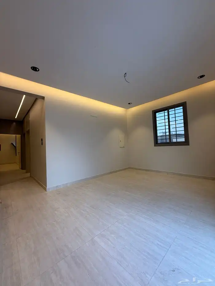 للبيع روف علوي 9 غرف سعر 750 الف قرب ضمك وكوبري باحص 26