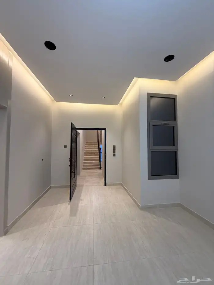 للبيع روف علوي 9 غرف سعر 750 الف قرب ضمك وكوبري باحص 9