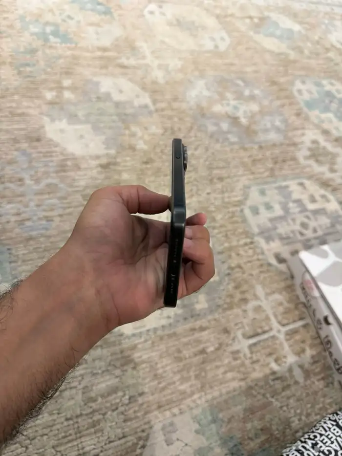 ايفون 15 بروماكس بحالة الجديد 4