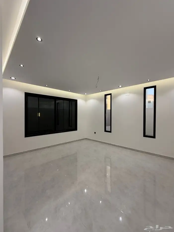 للبيع فلل فاخرة مكونه من دورين وملحق بمخطط 6 طريق الثمانين 12