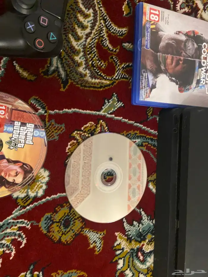 سوني 4 معه خمسه أقراص ويده وحده R3 خربان بس يمديك تصلحه 6