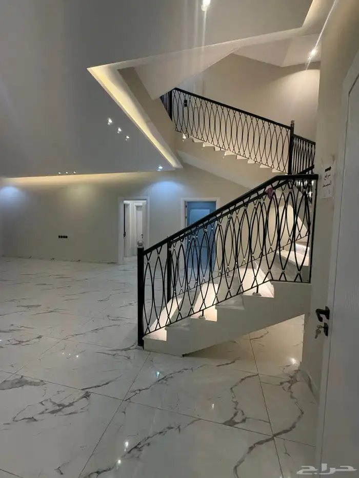 للبيع فيلا كبيره مودرن البكيريه حي الرياض 24