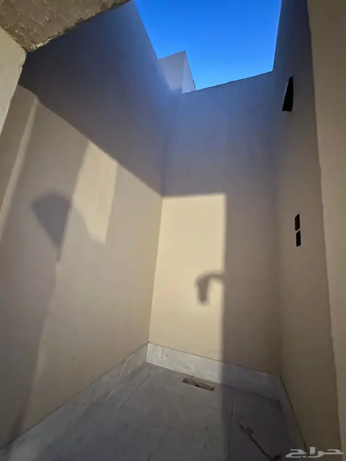 شقه للبيع خمس غرف وصاله 23