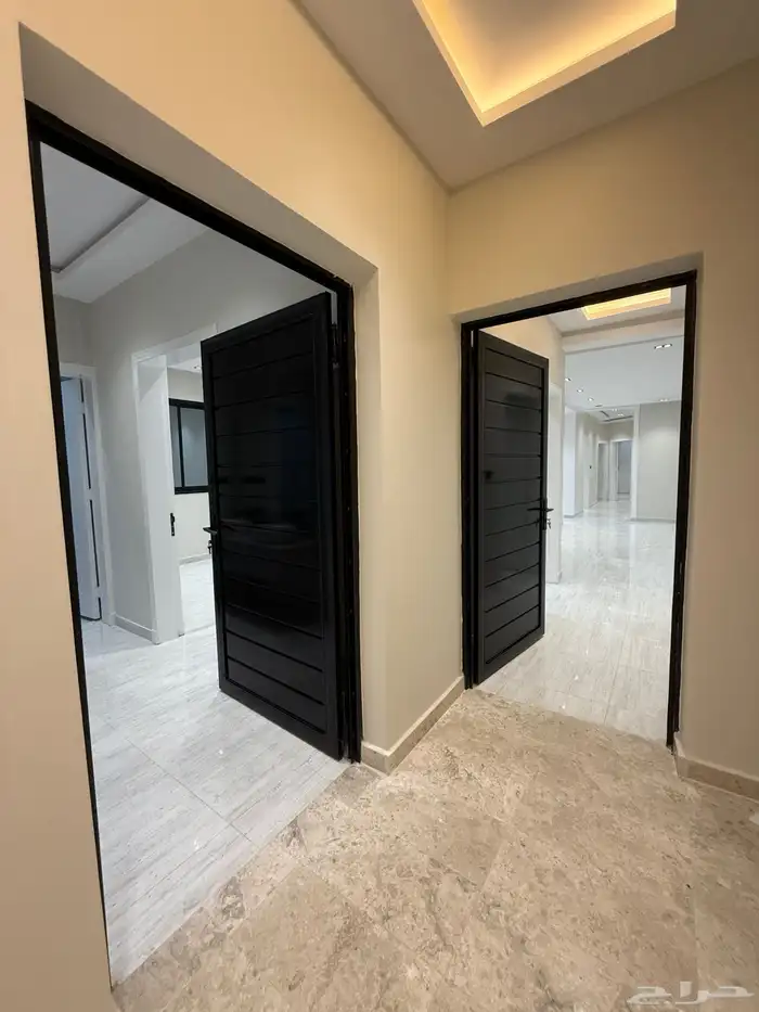 للبيع روف علويه بمدخل مستقل وشقه ارضيه مقابل نادي ضمك 25