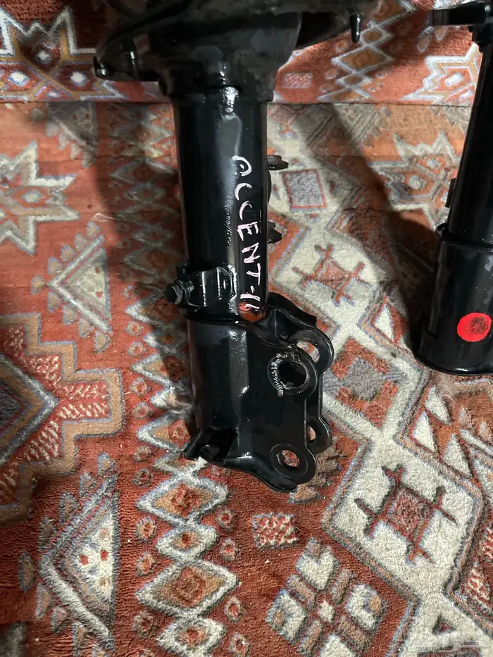 مساعدات مع كراسي ويايات اكسنت 0