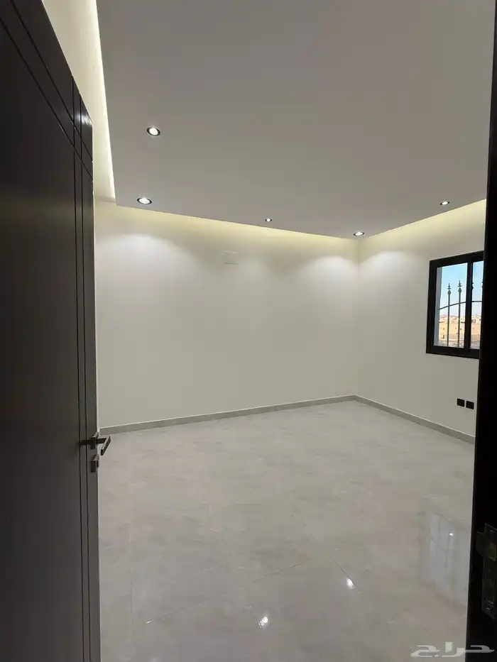 للبيع فلل فاخرة مكونه من دورين وملحق بمخطط 6 طريق الثمانين 22