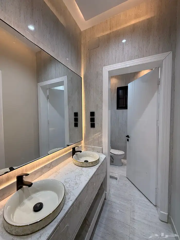 للبيع شقة علوي نظام دور مع سطح شارع 20م ومسجد بحي الراقي 9