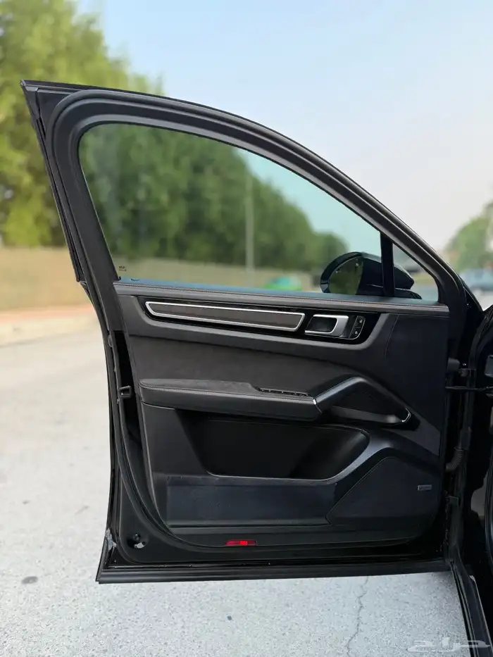 PORSCHE CAYENNE GTS 2022 12