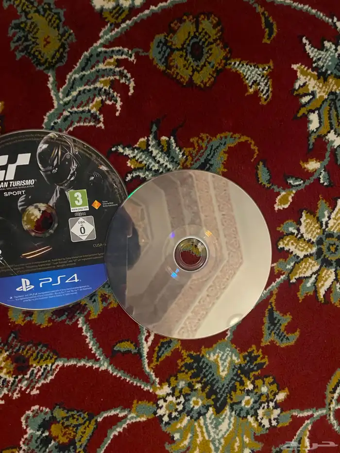 سوني 4 معه خمسه أقراص ويده وحده R3 خربان بس يمديك تصلحه 1