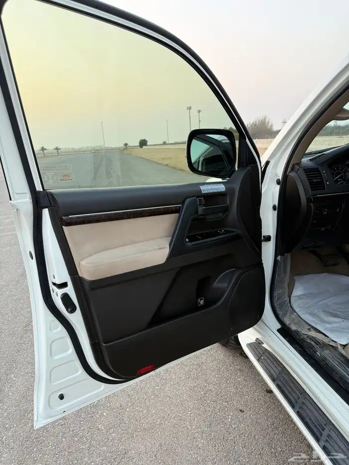 جيب لاندكروزر 2011((مخزن )) 37