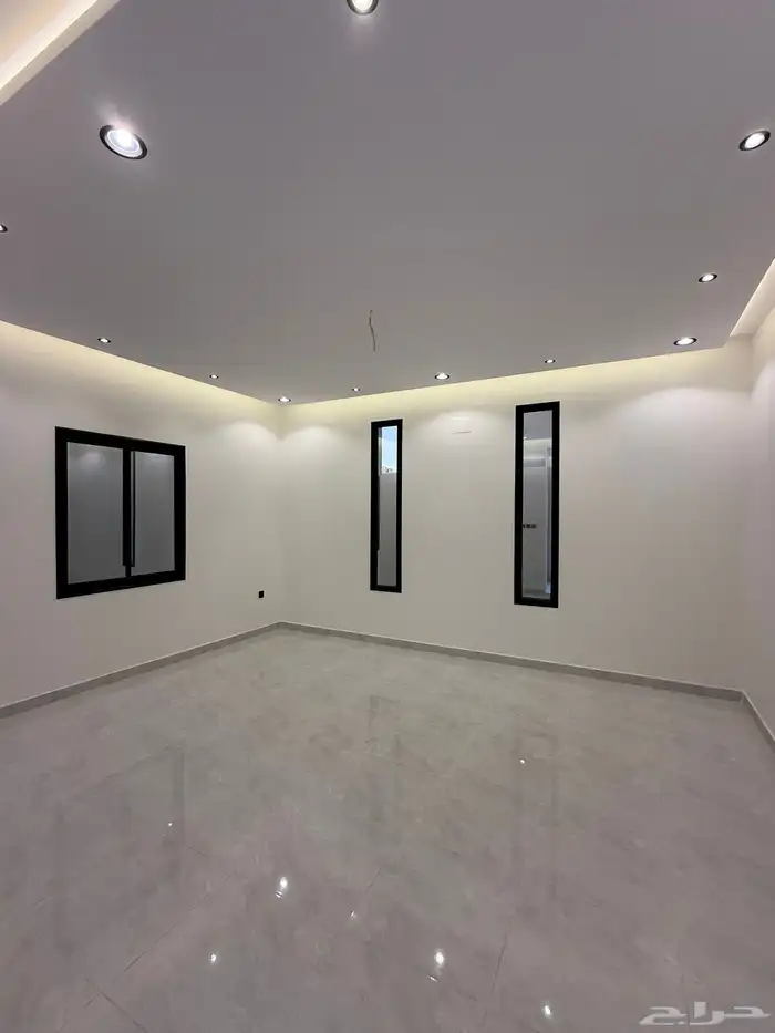 للبيع فلل فاخرة مكونه من دورين وملحق بمخطط 6 طريق الثمانين 6