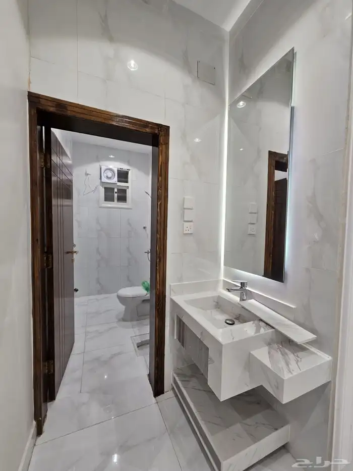 للبيع شقه ارضيه ببايكة سيارة وحوش وسيع ف ابها حي الزهور 10