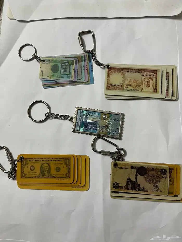 ميداليات مفاتيح على شكل عملات 0