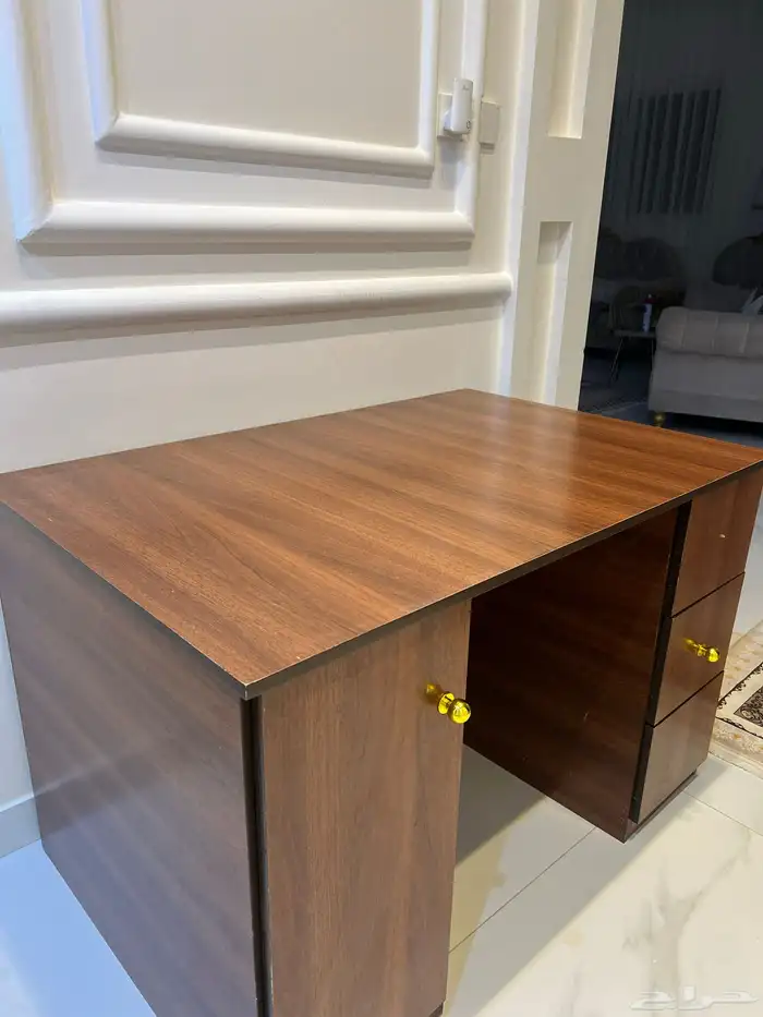 طاولة مكتبية 3