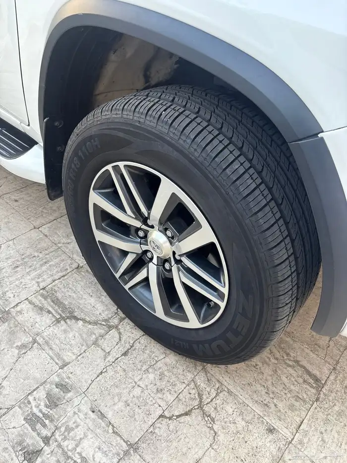 فورتشنر 2017 فل كامل ممشى 190 الف VX SR5 V6 السعر لقطة 30