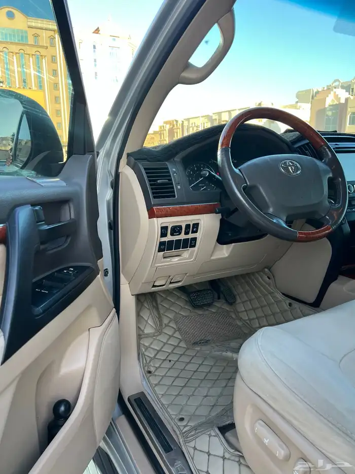 تويوتا لاند كروزر جيب موديل 2013 قمة النظافه 31