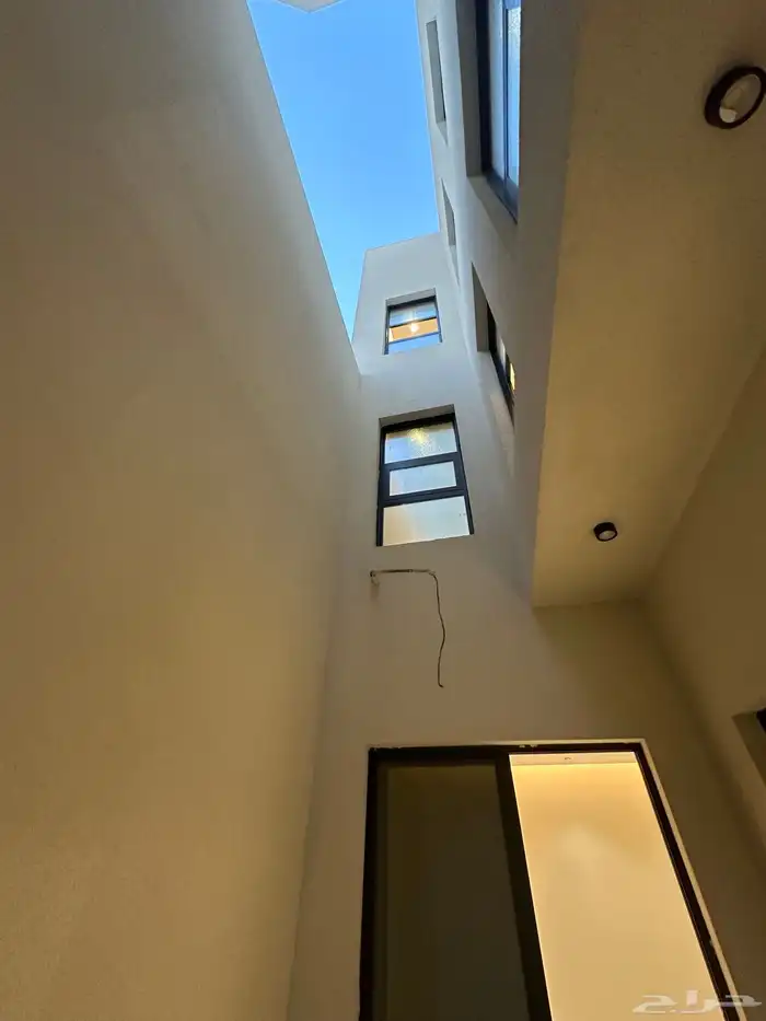 للبيع شقق بمدخل مستقل بحى حسام خميس مشيط 7