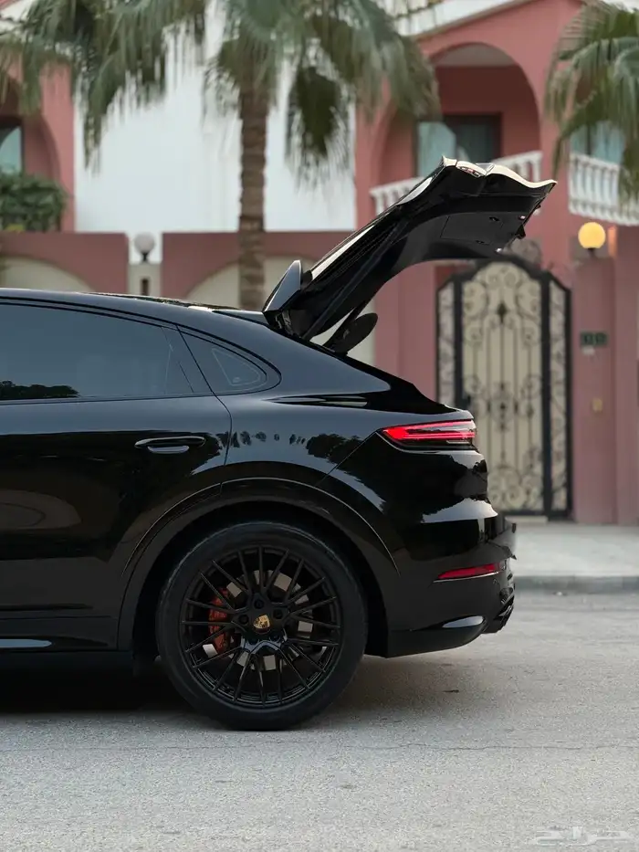 PORSCHE CAYENNE GTS 2022 21