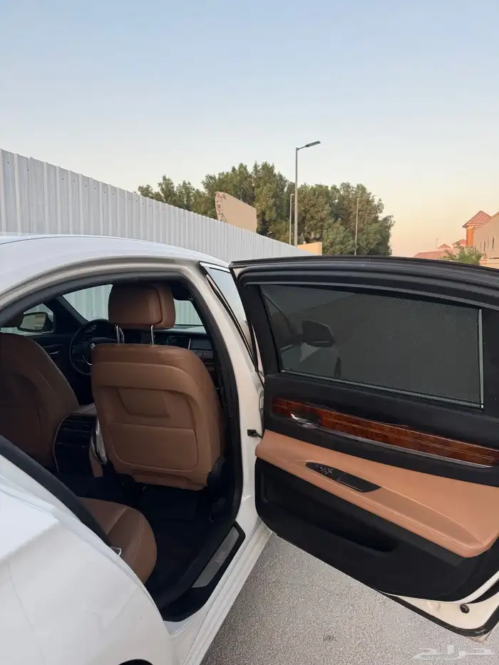 ابيض bmw 2014 الفئة 730 العملية 8