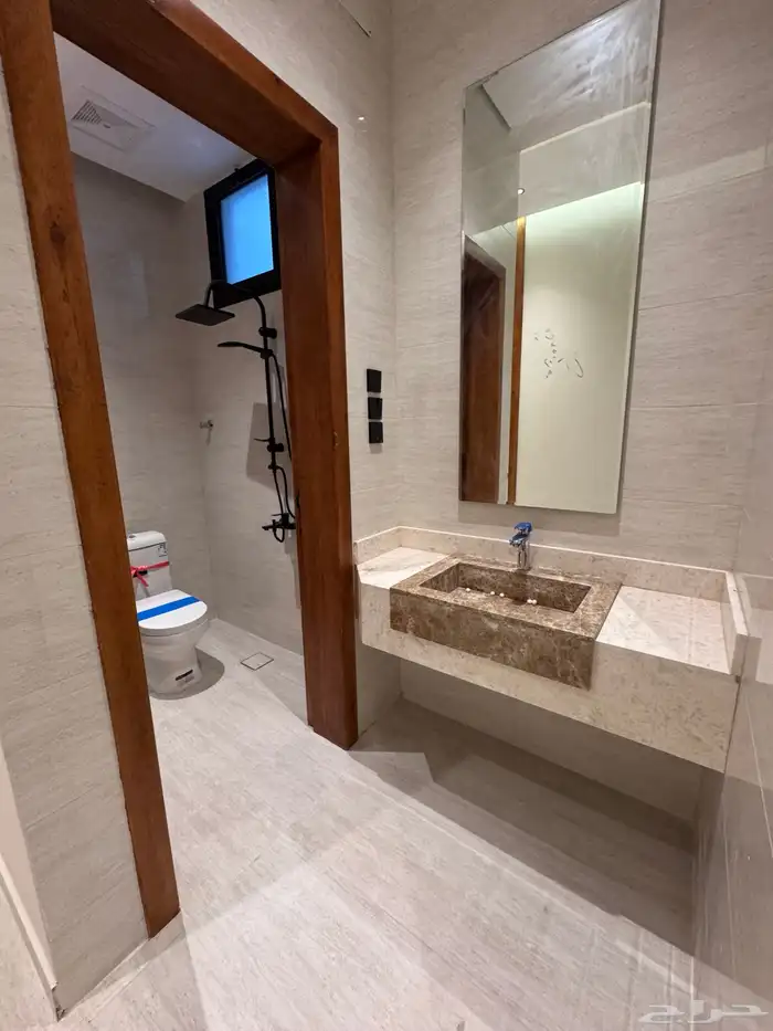 للبيع روف علوى يفتح على برحه مسجد من 680 الف 8 غرف 13