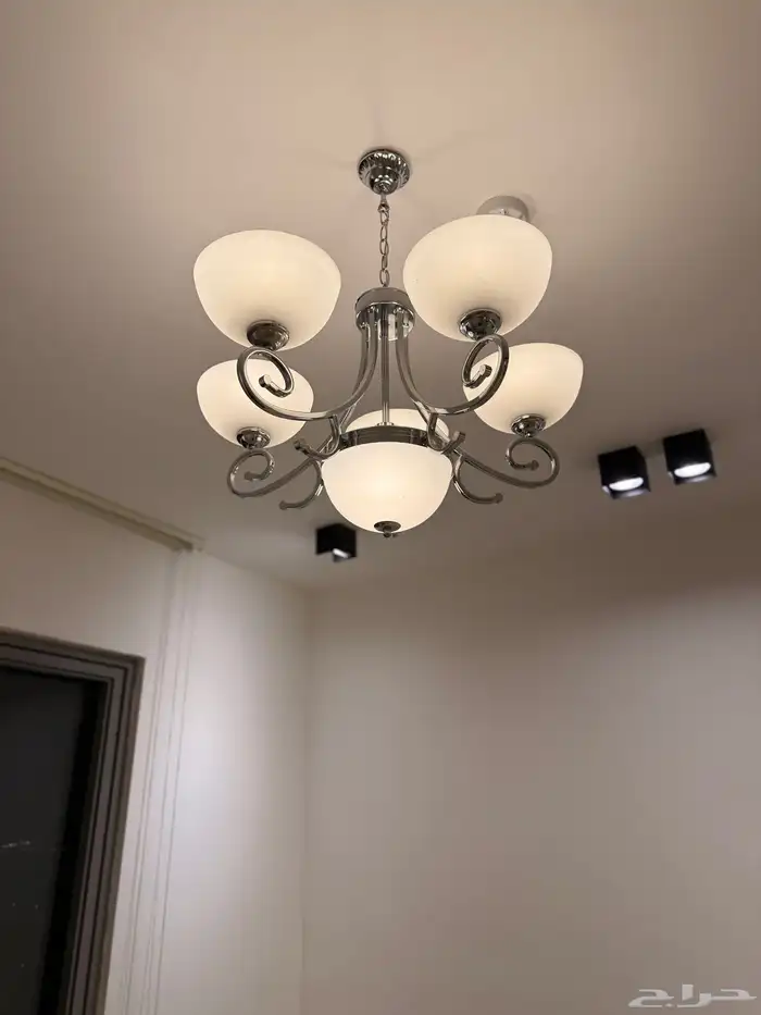 تجهيزات شقة أساسية نظيفة 4