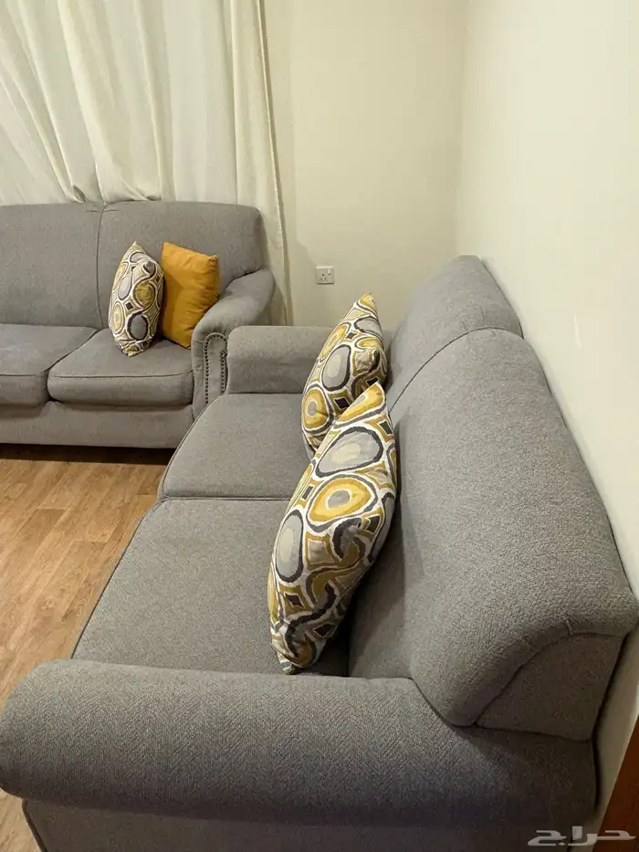 كنب مستخدم من اشلي 0