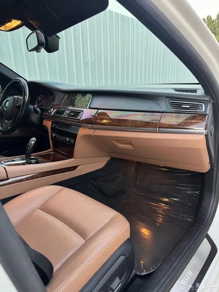 ابيض bmw 2014 الفئة 730 العملية 3