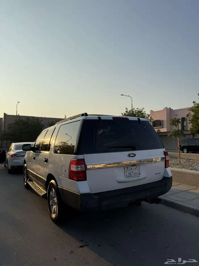 سيارة اكسبديشن فورد للبيع 2015 2