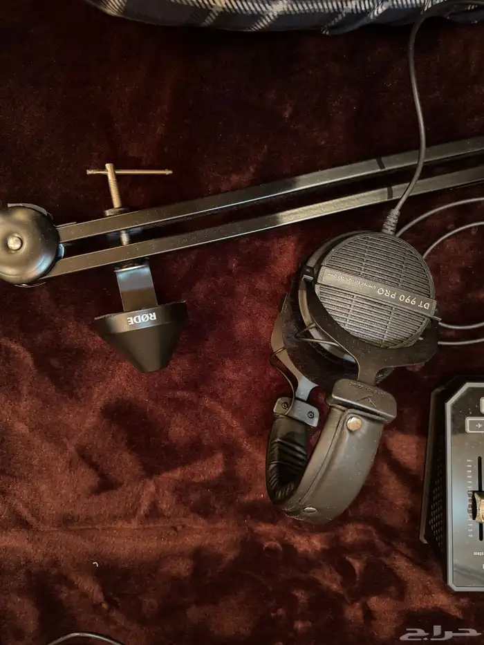 dt 990 pro 250 ohm   goxlr mini   podmic   psa 1 stand 3