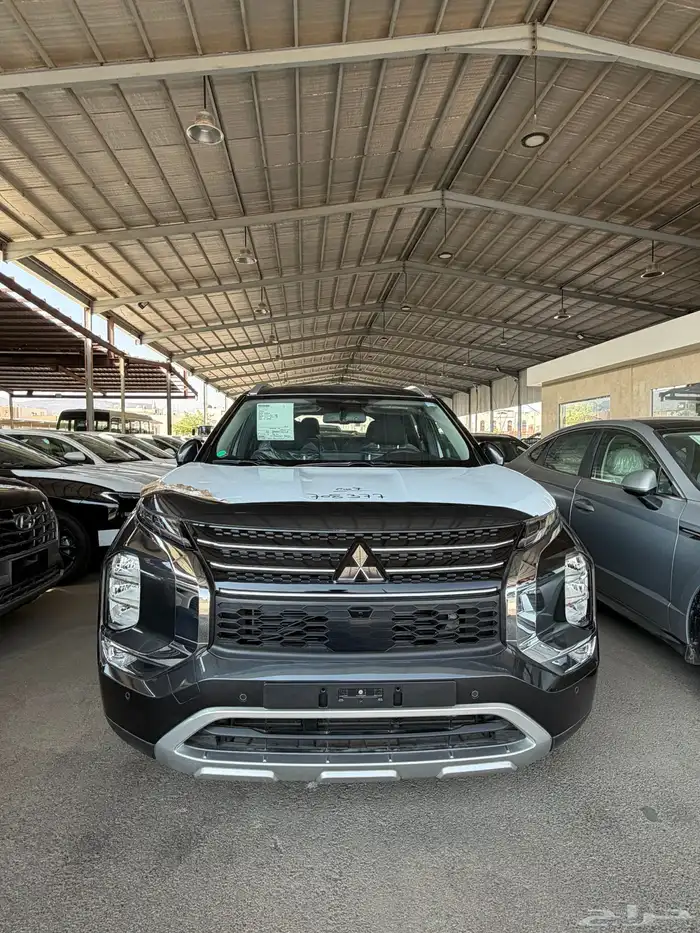 ميتسوبيشي اوتلاندر نص فل لاين 2025 1