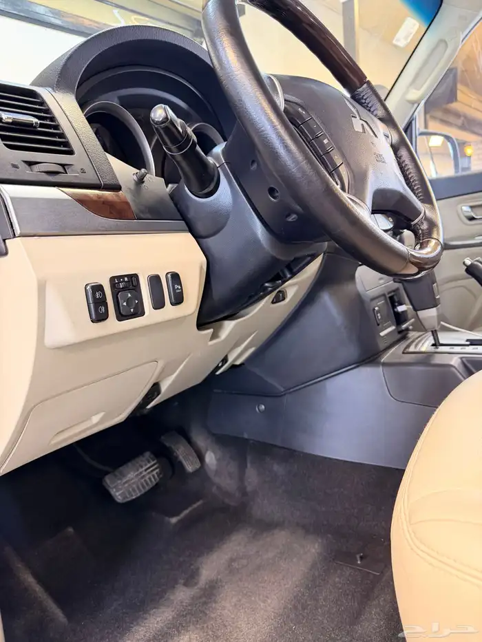 للبيع جيب باجيرو 2015 29