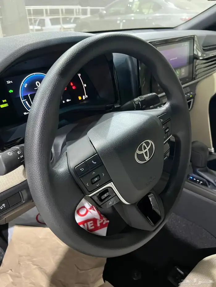 كامري E هايبرد 2025 10