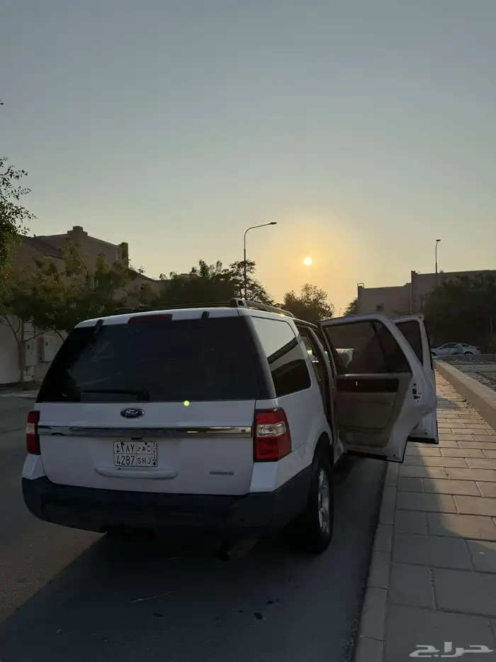 سيارة اكسبديشن فورد للبيع 2015 3