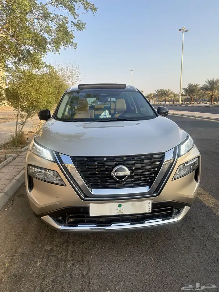 نيسان إكس تريل فل كامل سقف اسود جلد جملي 0