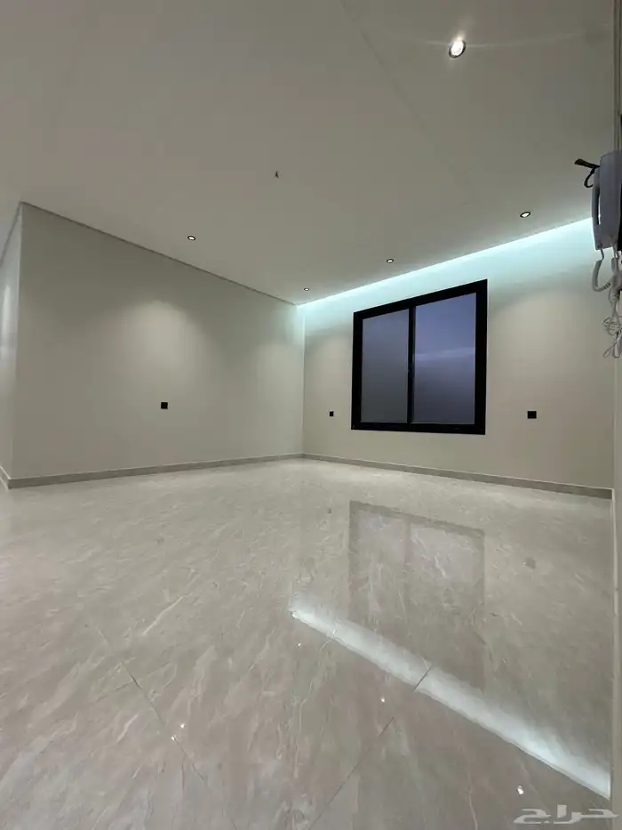 شقه للبيع خمس غرف وصاله 8