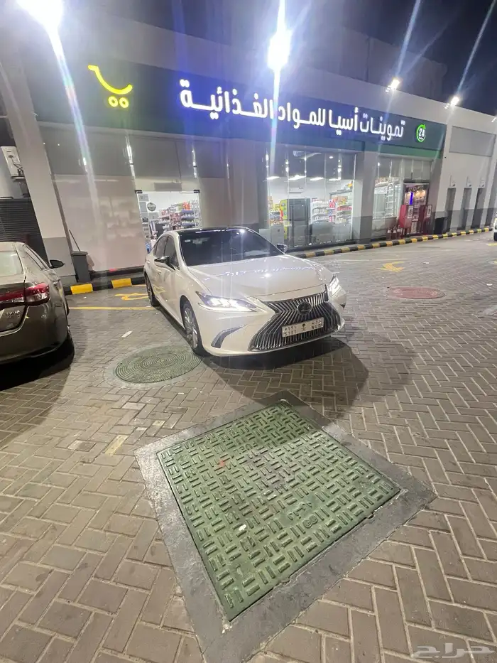 لكزس es2021 4