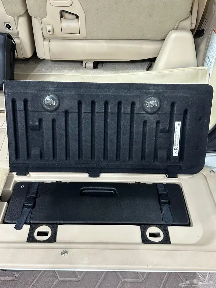 لكزس LX570 - عداد 56 الف - 2021 - سعودي 23