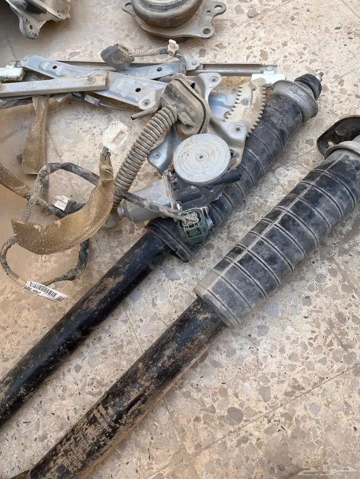 دينمو قزاز التيما مكسيما وبعض سيارات نيسان و اثنين مساعد 0