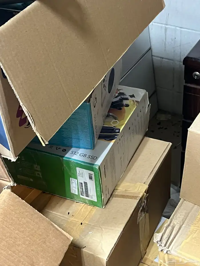 بضاعة عبارة عن ساعات راديو مكاين حلاقه وغيرها واكسسورات 7