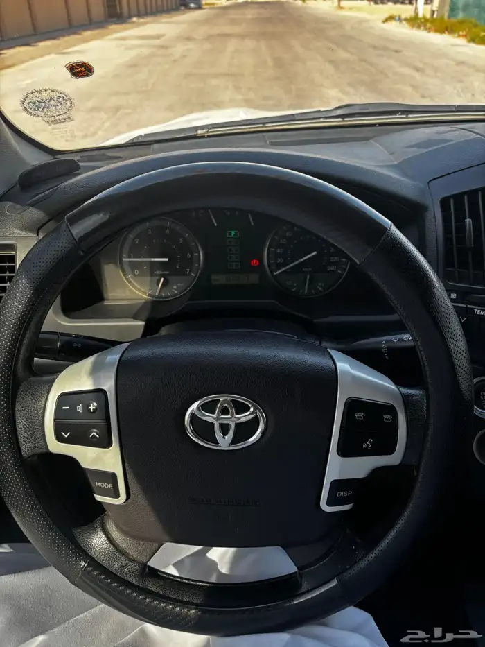 تيوتا لاندكروزر 10