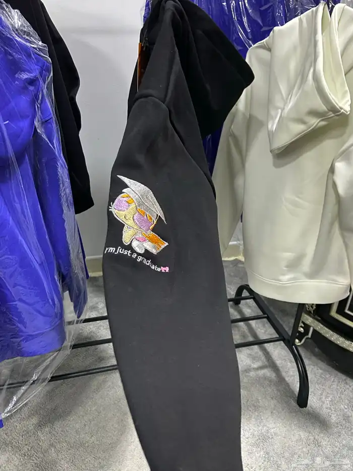 تصميم بلوفرات senior للخريجات 1