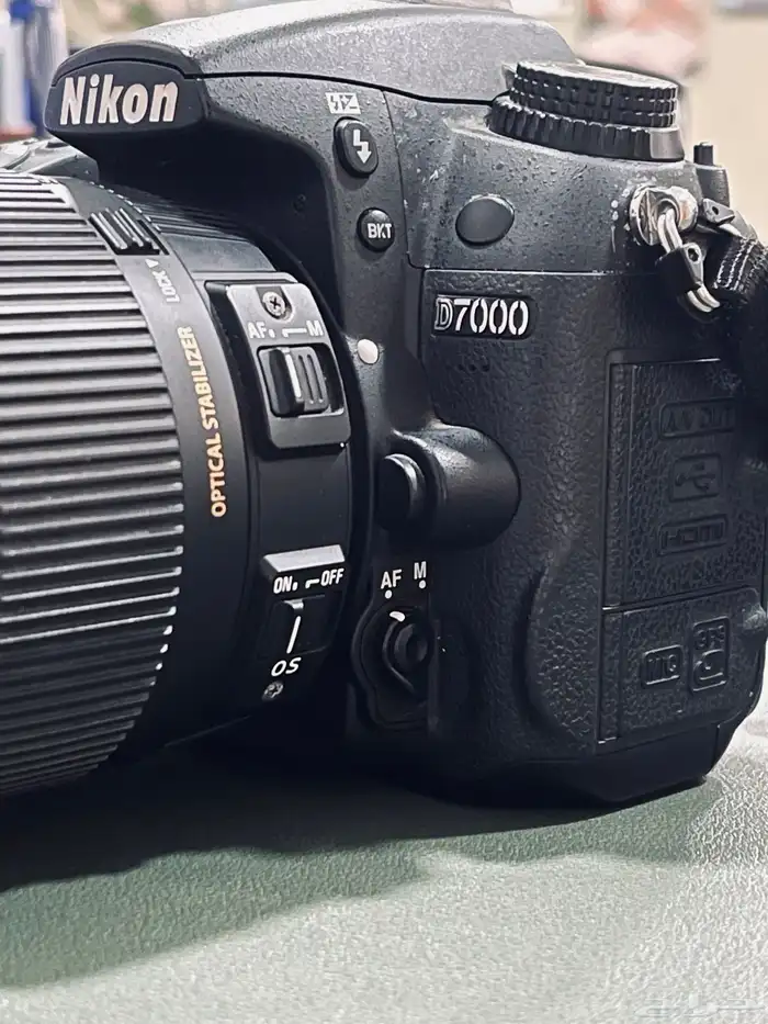 للبيع كاميرا نيكون D7000 مع عدسة سيقما 18-200 7
