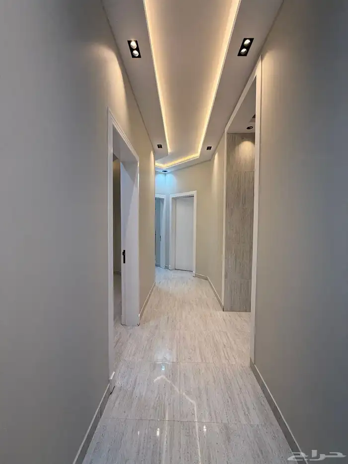 للبيع شقة علوي نظام دور مع سطح شارع 20م ومسجد بحي الراقي 22