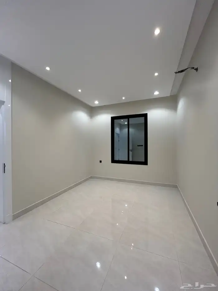 للبيع شقق علوية وأرضية تشطيب VIP أبها حي الزهورة 4