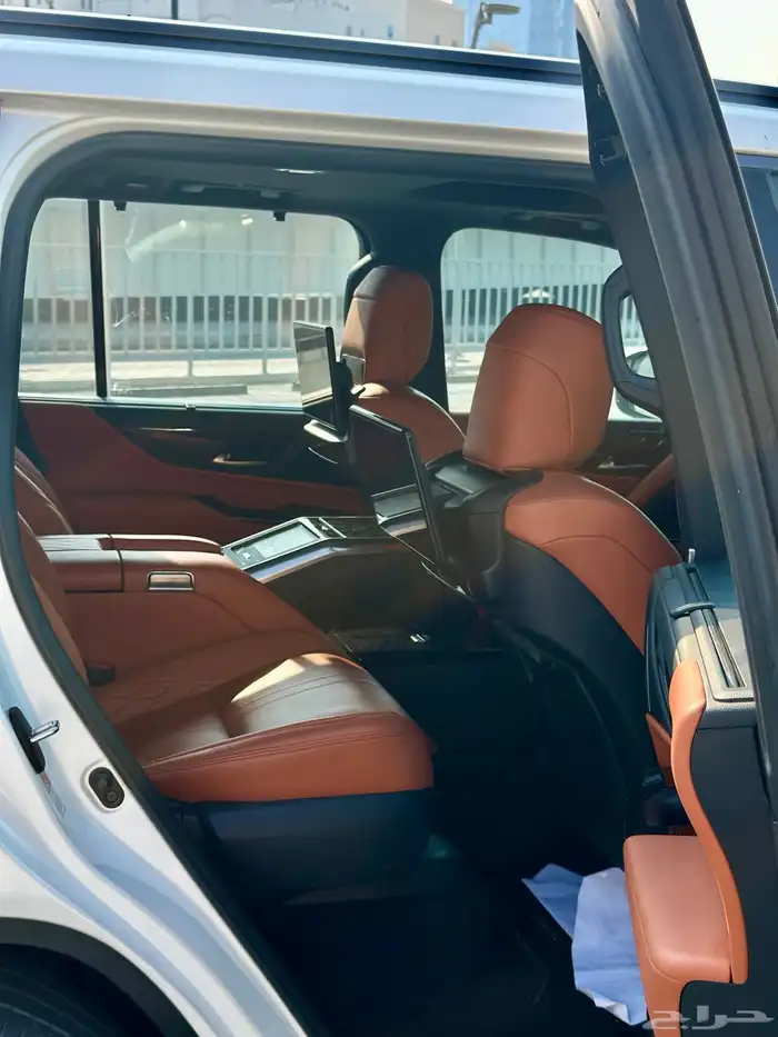 جيب لكزس LX600vip 4