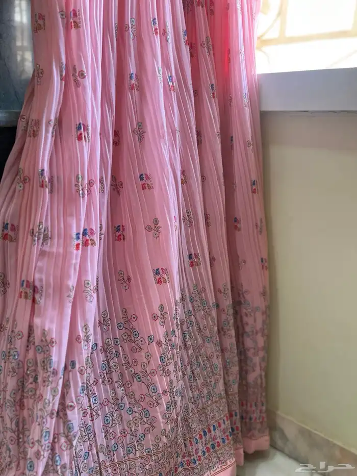 فساتين وجزم بأسعار مناسبه 43