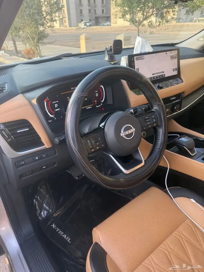 نيسان إكس تريل فل كامل سقف اسود جلد جملي 16