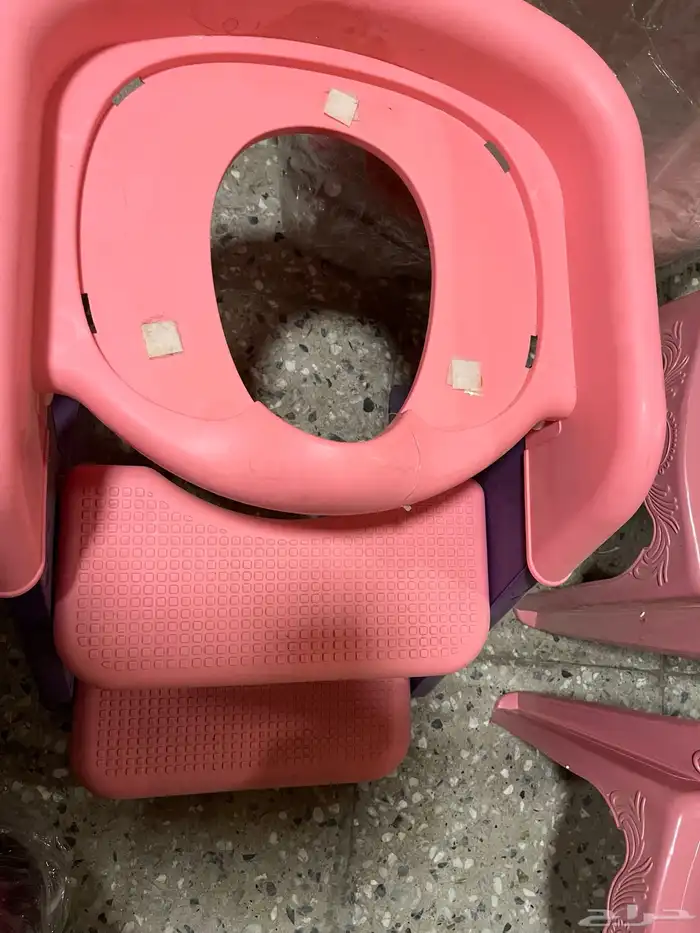 كرسي للأطفال ومساعد مرحاض للأطفال و نشاره ملابس 1