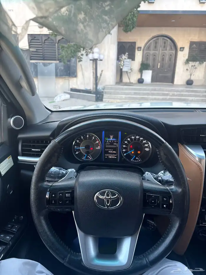 فورتشنر 2017 فل كامل ممشى 190 الف VX SR5 V6 السعر لقطة 6