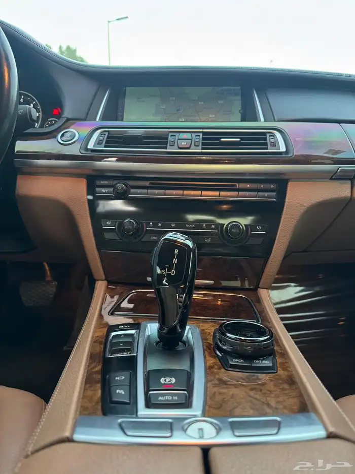 ابيض bmw 2014 الفئة 730 العملية 6